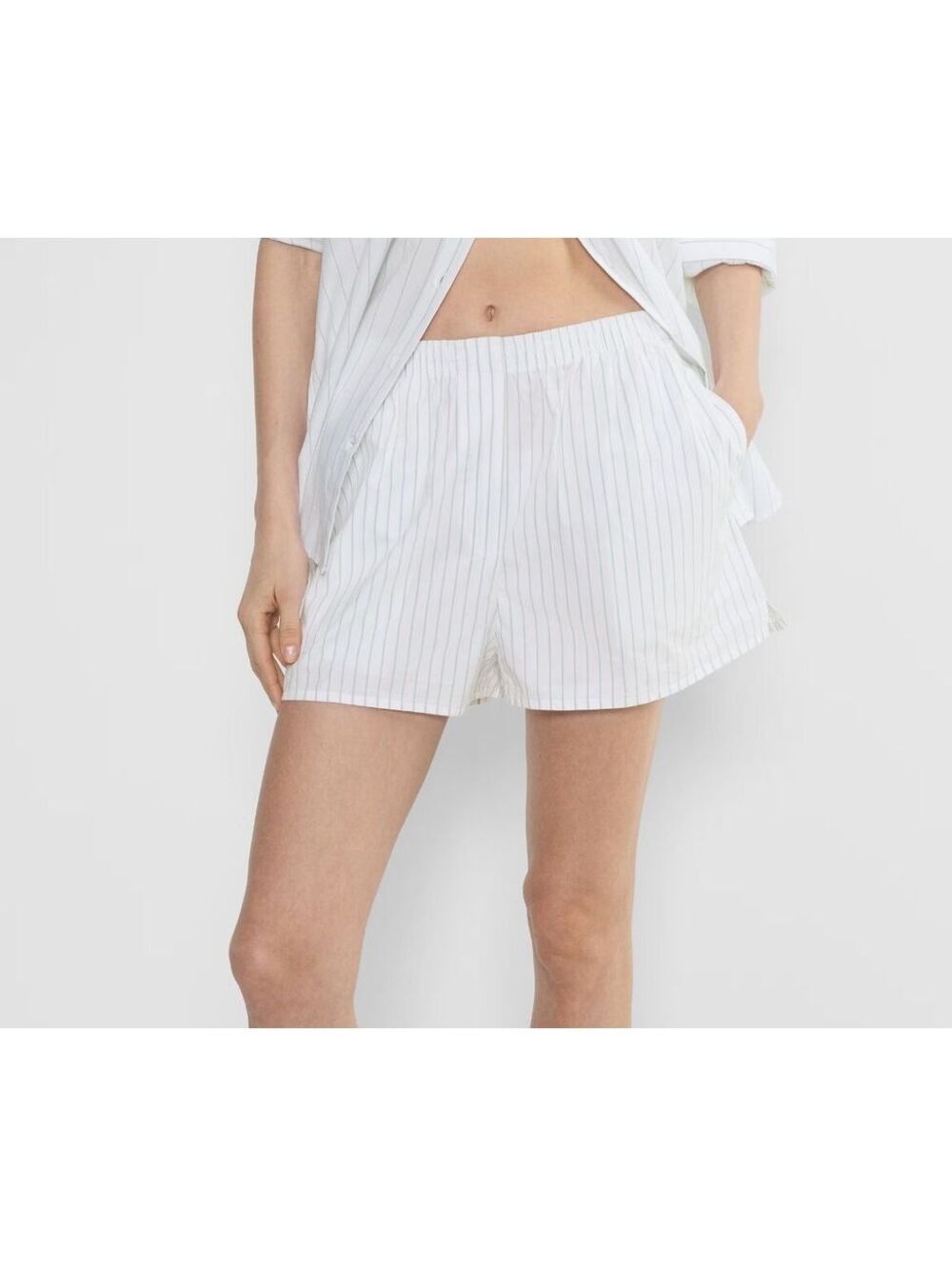 Aritzia Babaton Women's White Striped Boxer Shorts - Size Large